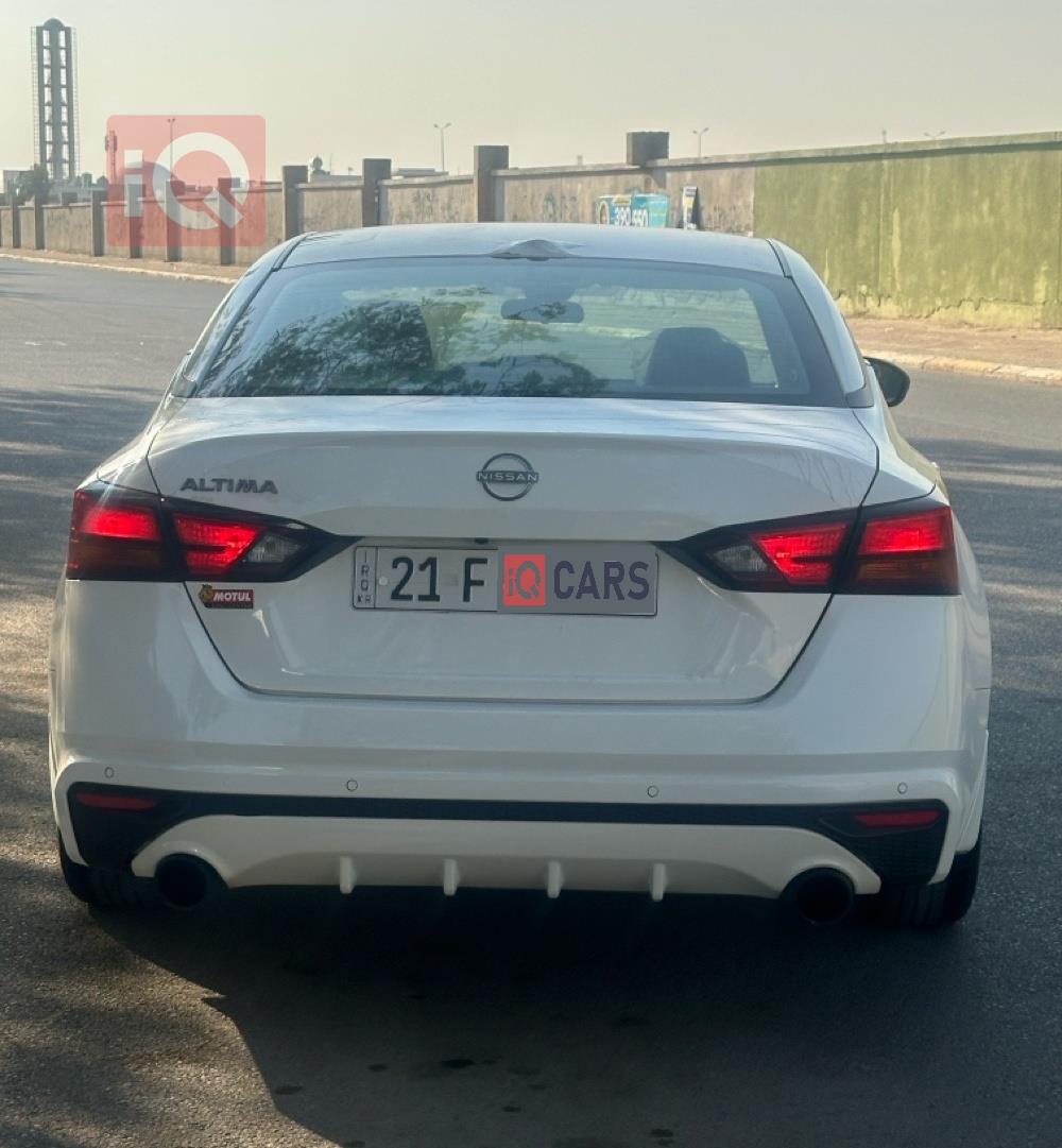 نيسان ألتيما